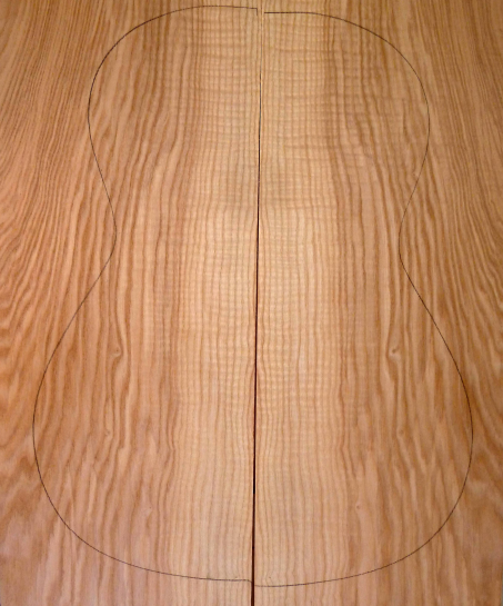 Bois local : frêne ondé