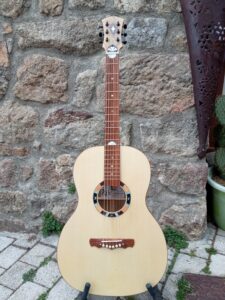 Guitare Folk "Oh oh oh !" 12 cases châtaignier