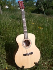 Guitare folk modèle Grand Ole Opry