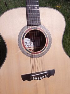 Guitare folk modèle Grand Ole Opry