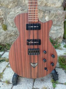 Guitare électrique modèle Juno